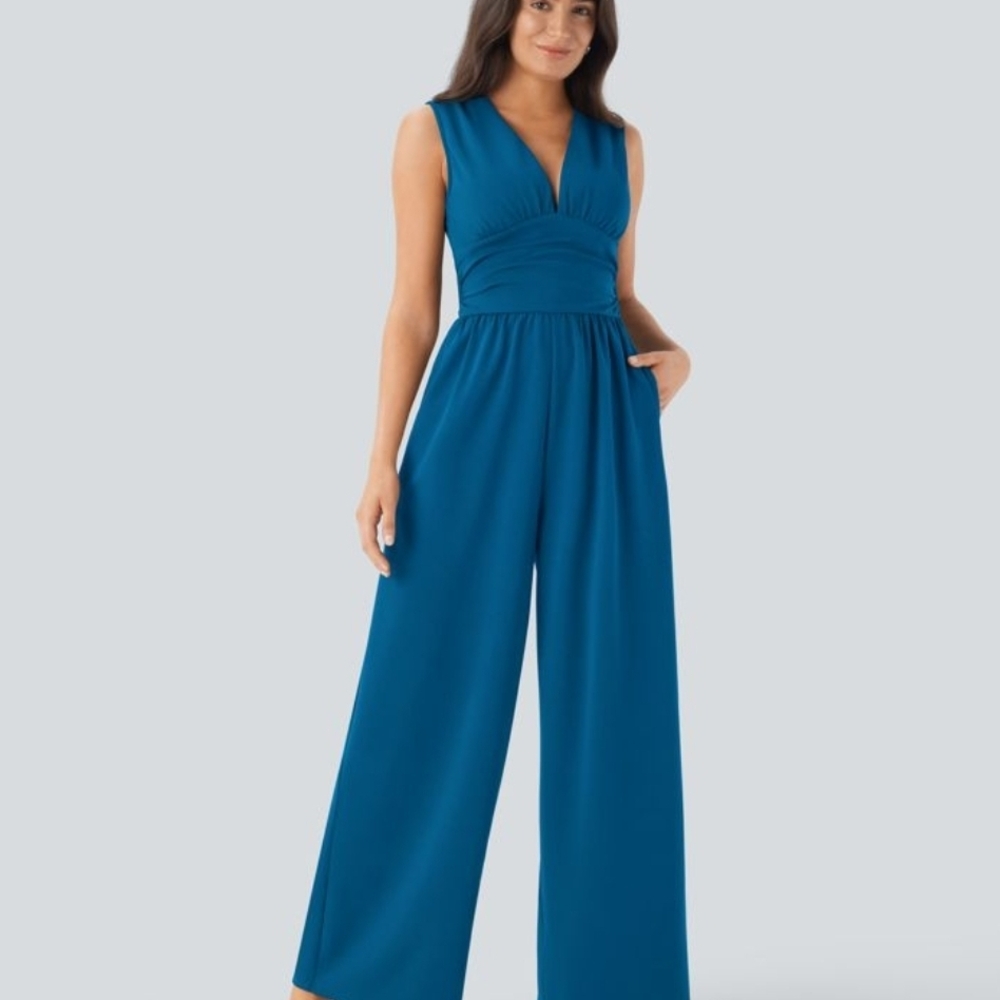 HALARA V-Neck Sleeveless Ruched Pocket Jumpsuit